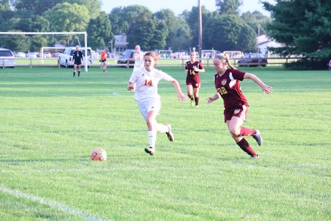 East forward Kamebry Wagner dribbles the ball.