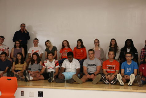 The hypnotist gets ready to hypnotize the students.