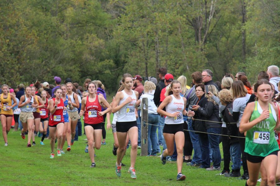 Senior Laurel Knight and sophomore Carly Otte stay side by side during the race